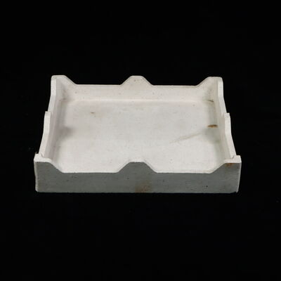 Dayanıklılık uzun süre. Seramik ve metalurji endüstrilerinde pişirme döngüleri sırasında yüksek kararlılığı korumak için tasarlanmış refrakter saggar.