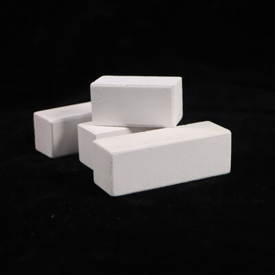 Soğuk ezme dayanıklılığı 90MPA'dan daha fazladır Endüstriyel fırın sistemlerinde performans için tasarlanmış korundum mullite ve yoğunluk 2.8gcm3'ten oluşan fırın direkleri