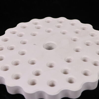 Termal iletkenlik 3.5 ila 4.5 watt/metre Kelvin olan, termal genleşme katsayısı 4.5 ila 5.5 çarpı 10 üzeri eksi 6/Kelvin ve porozitesi %15'in altında olan mullit seramik.