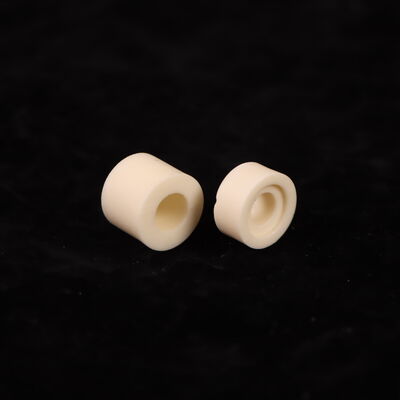 Termal İletkenlik 25-35 WmK Endüstriyel Uygulamalar ve Elektrik Yalıtımı İçin Uygun Alümina Seramik Malzeme