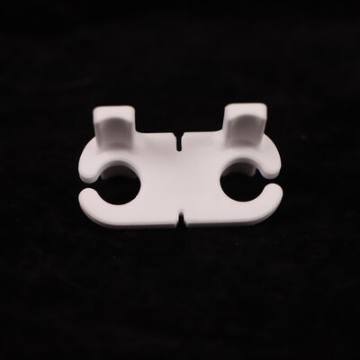 İzolasyon direnci 1012 Ohm-cm'den büyük Alümina Keramik Alüminyum oksit Elektrik uygulamaları için seramik malzeme