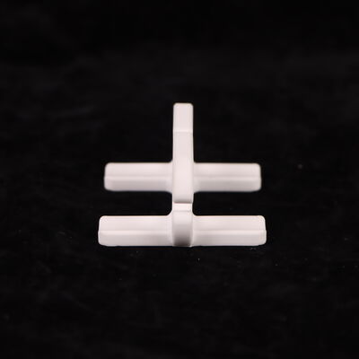 İzolasyon direnci 1012 Ohm-cm'den büyük Alümina Keramik Alüminyum oksit Elektrik uygulamaları için seramik malzeme