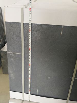 Fırınlama işlemleri için özel olarak tasarlanmış, termal stabilite ve aşınma direnci sunan siyah silisyum karbür fırın rafları