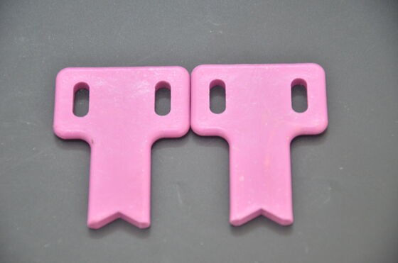 Sertlik 9 Mohs Alüminyum oksit Keramik, hassas aletler için 1012 Ohm cm'den fazla yalıtım direnci ve 3000 MPa'dan fazla sıkıştırma gücü sağlayan