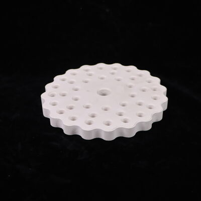 Termal iletkenlik 3.5 ila 4.5 watt/metre Kelvin olan, termal genleşme katsayısı 4.5 ila 5.5 çarpı 10 üzeri eksi 6/Kelvin ve porozitesi %15'in altında olan mullit seramik.