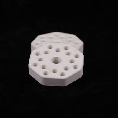 Termal Şok Direnci 250 Termal Genişleme katsayısı 4.5 ila 5.5 × 10−6 per Kelvin ve Sertliği 7 ila 8 Mohs Termal Koruma Sistemlerinde Kullanılır