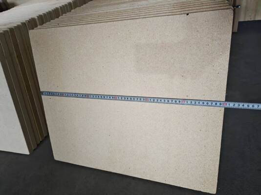 Şeffaf Cordierite Çömlek rafları Kalınlığı 10-30 mm Sıcaklık genişleme katsayısı 2.2 × 10-6 ° C başına Kalıcı Çömlek için tasarlanmıştır