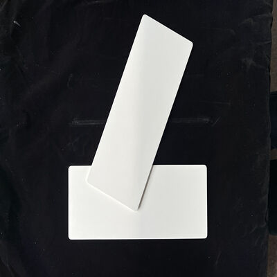 Sıcaklık iletkenliği mK başına 25 ila 35 W, elektrik yalıtımı ve ısı yönetimi için tasarlanmış alümina seramik malzemeler