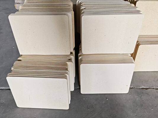 Isı stresi altında uzun ömürlü fırın rafı performansı için optimize edilmiş, pürüzsüz kenarlı, sırsız kordiyerit müllit fırın rafları